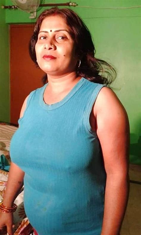 indian auntys nude|Indian aunty big boobs porn photos